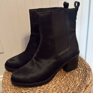 UGG BLACK CAMDEN EXOTIC COW HAIR HIGH HEEL ANKLE BOOTS, WOMEN US 10